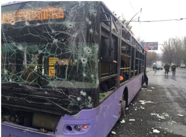 Террористы в Донецке разбомбили автобусную остановку. Есть жертвы