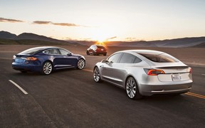 Tesla Model 3 ледь не став найпопулярнішим авто світу. Що купували краще?