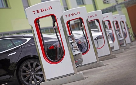 Tesla удвоит количество своих зарядных станций Supercharger