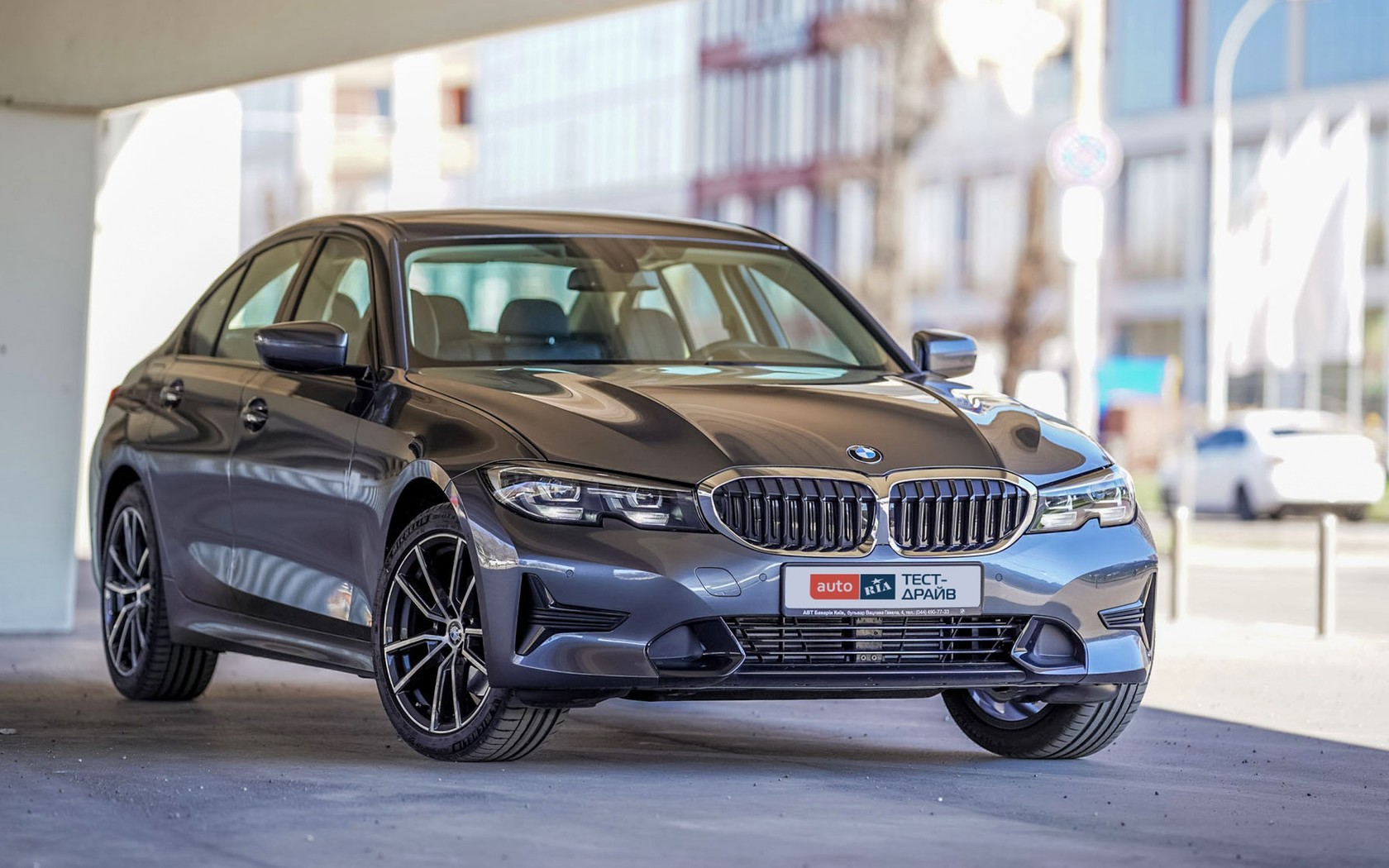 BMW 320i xDrive: прекрасний за доплату