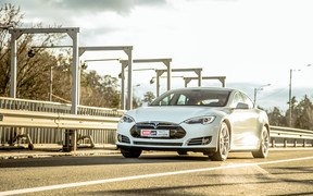 Тест-драйв: электромобиль Tesla Model S