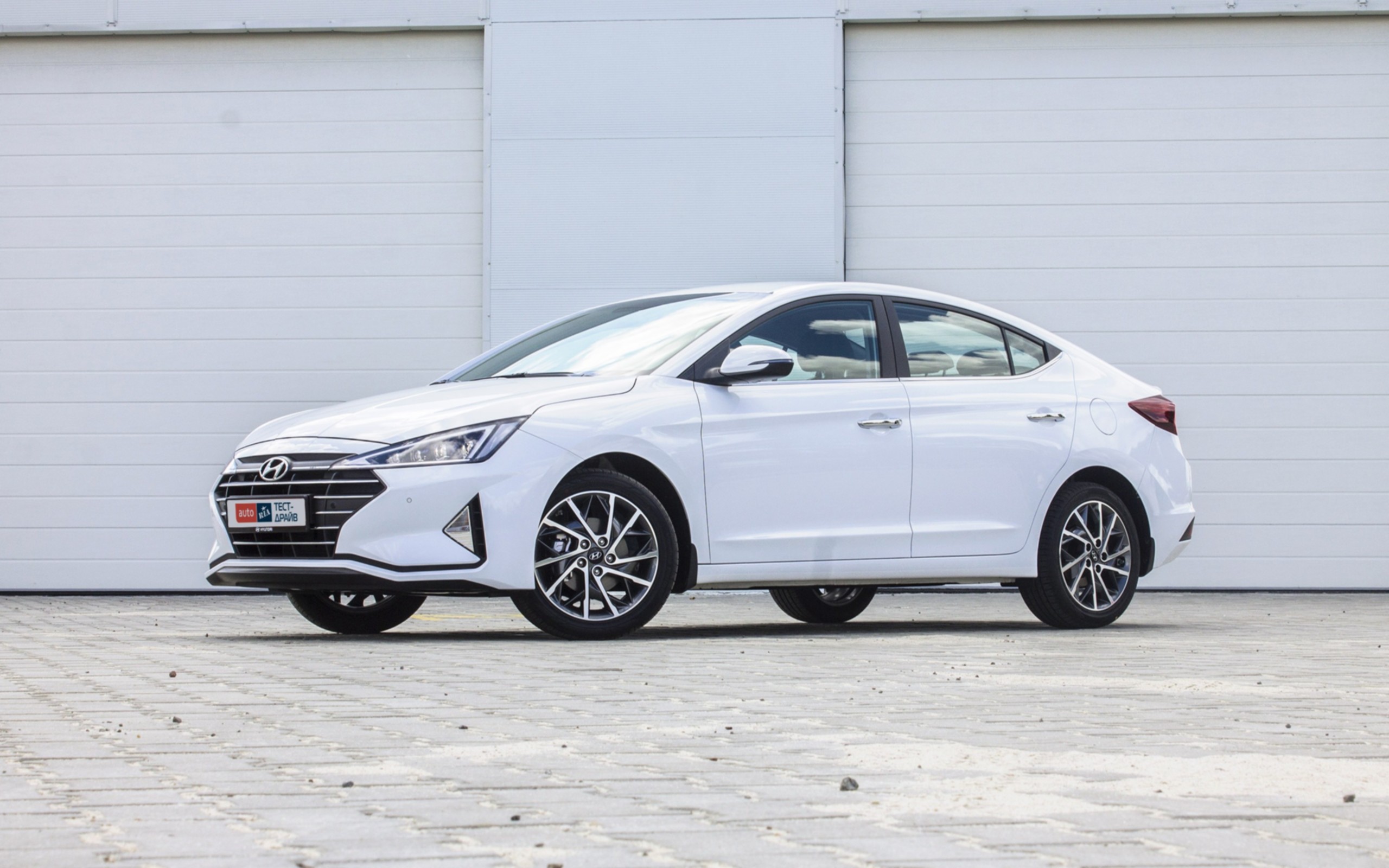 Hyundai Elantra: Спешите видеть