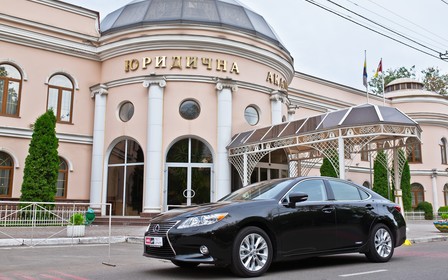 Тест-драйв Lexus ES 300h