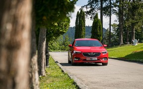 Тест-драйв Opel Insignia: красота не требует жертв