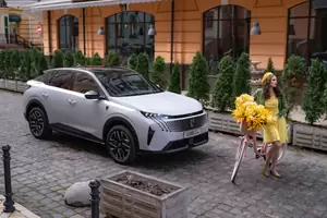 Тест-драйв Peugeot 3008 Hybrid. Майбутнє має гарні форми!