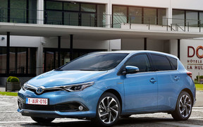 Тест-драйв Toyota New Auris