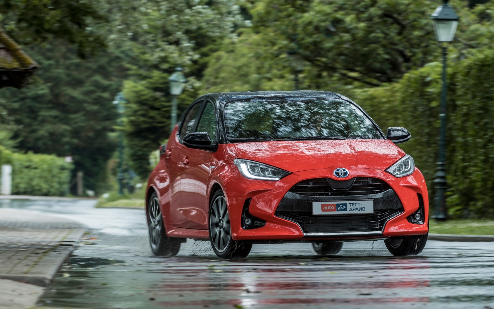 Toyota Yaris Hybrid: меньше да лучше