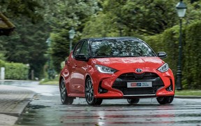 Тест-драйв Toyota Yaris Hybrid: меньше да лучше