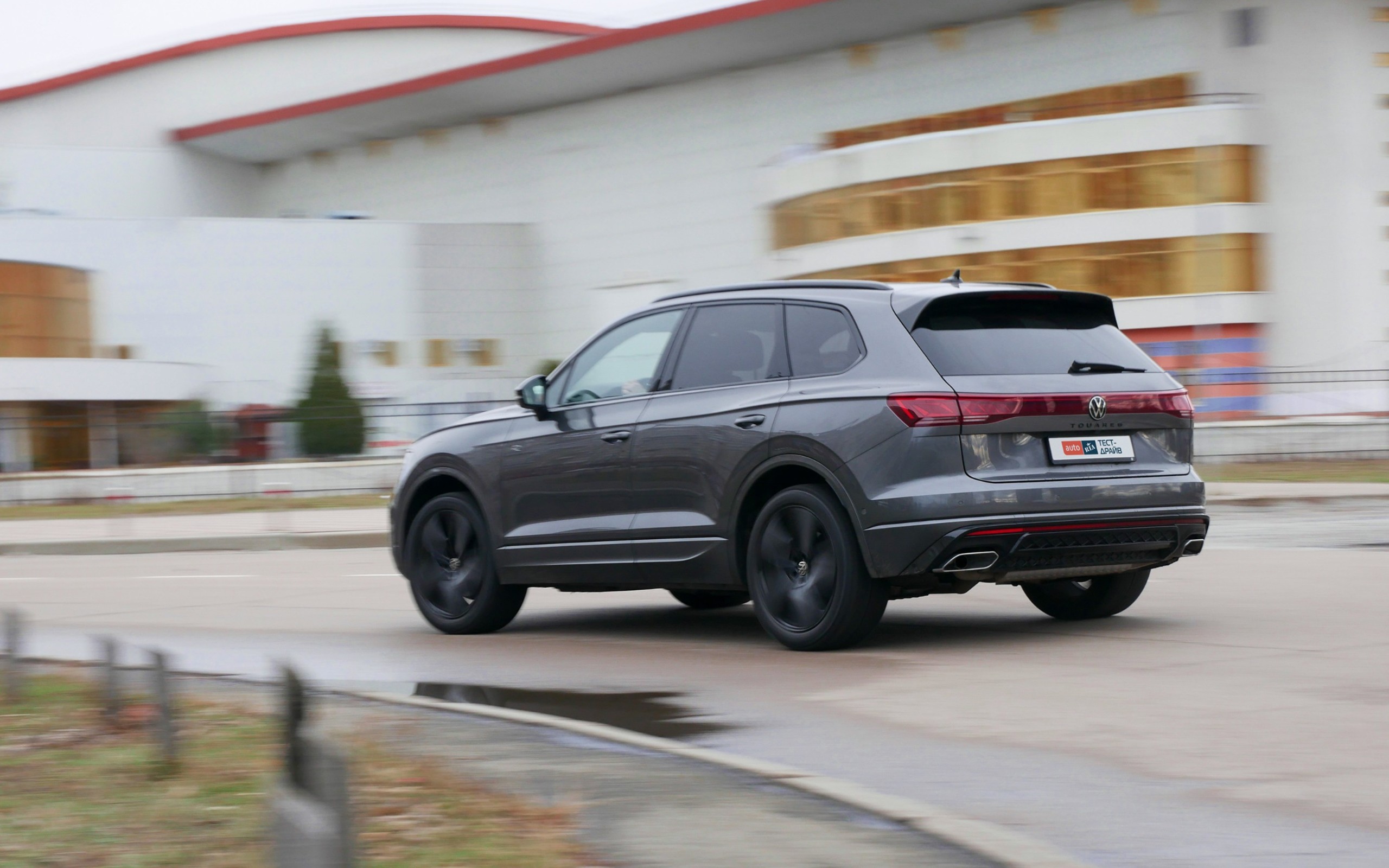 Тест-драйв VW Touareg: менше позашляховика, більше люксу