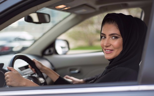 Топи, детка: женщинам Саудовской Аравии разрешили водить авто
