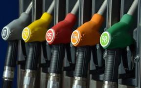 Топливо в Украине снова подорожало на 1 грн. Антимонопольный комитет, введи!