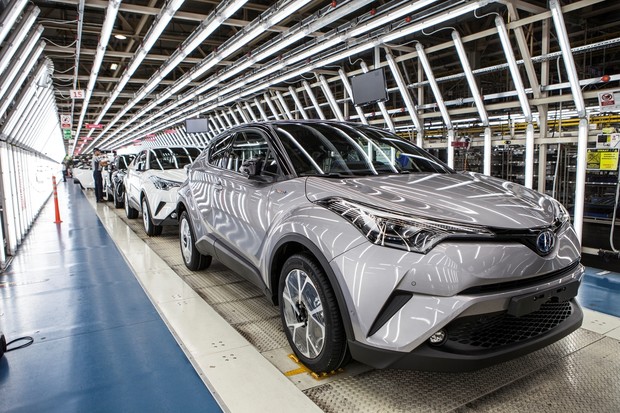 Toyota C-HR: С конвейера — к нам на тест-драйв.