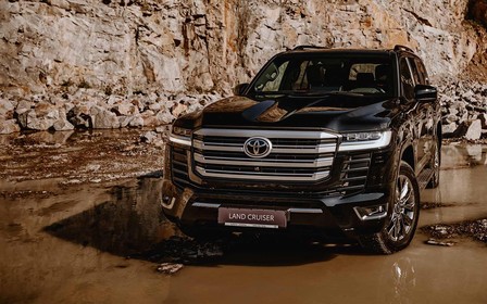 Toyota объявила украинские цены на Land Cruiser 300. Что почем?