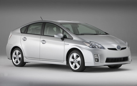 Toyota отзывает более 600 тысяч гибридных авто