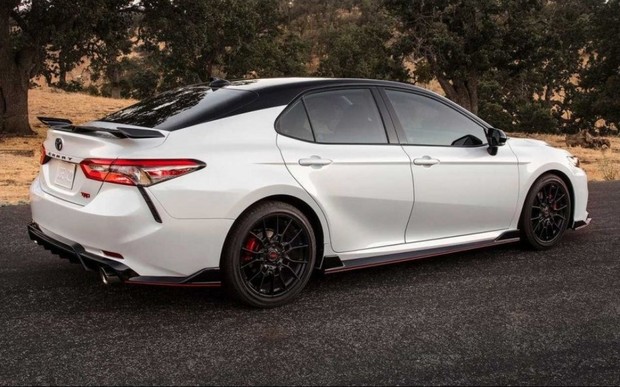 Toyota отзывает почти 6 млн. машин. В чем дело?