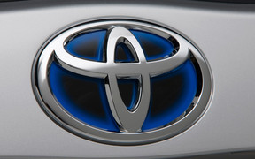 Toyota полюбила электромобили