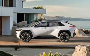 Toyota RAV4 очікує на оновлення. Яким він має стати?