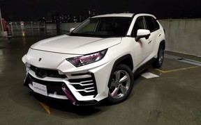 Toyota RAV4 прикинувся «Урусом». ВІДЕО