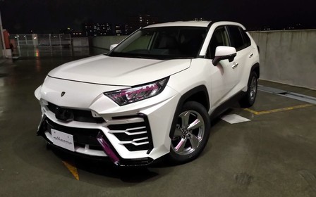 Toyota RAV4 прикинулся «Урусом». ВИДЕО