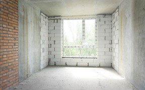 У 1-му будинку ЖК Синергія Київ почали встановлювати вікна