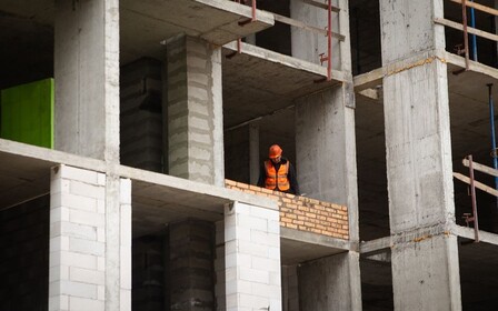 У 36 будинку Синергія Сіті розпочали мурувальні роботи