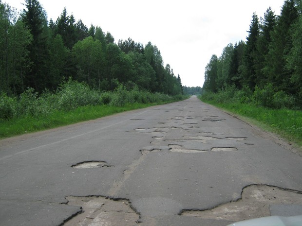 Украинские дороги назвали одними из самых плохих в мире