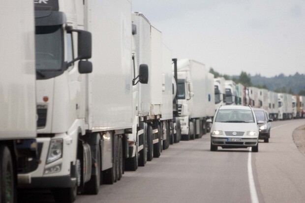 «Укравтодор» ограничил движение фур по автодорогам общего пользования