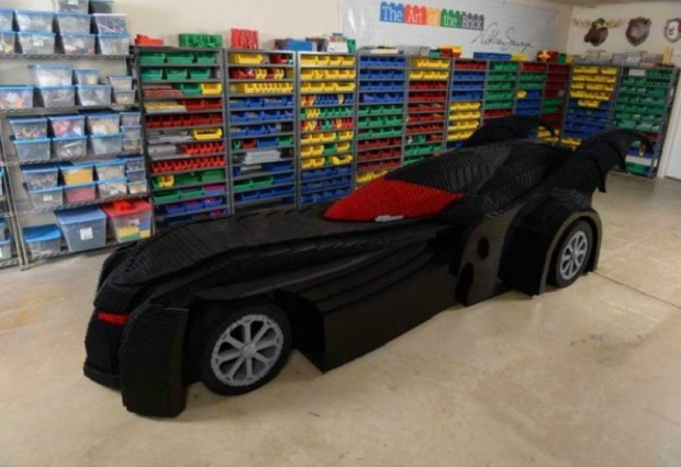 В Америке построили Бэтмобиль из полумиллиона кубиков Lego