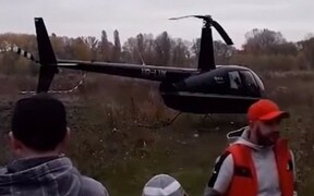 В Чернигове с троллейбусной остановки пассажиров забирают на вертолете
