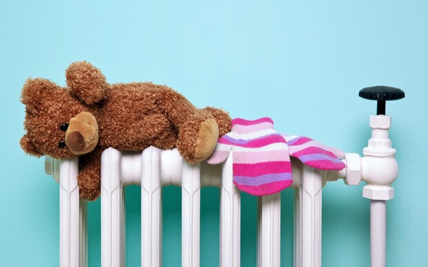 В домах Киева начали давать отопление