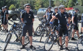 В Харькове полиция пересела на велосипеды