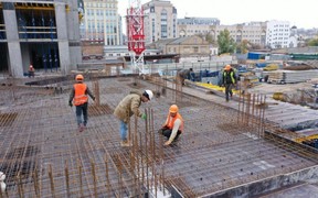 В клубному будинку LA MANCHE тривають монолітні та пальові роботи