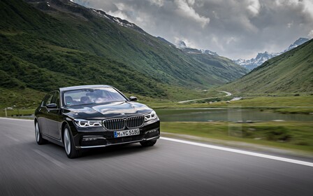 В линейке BMW 7-й серии появились подзаряжаемые гибриды
