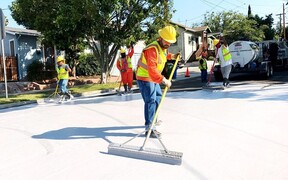 В Лос-Анджелесе перекрашивают дороги для борьбы с жарой