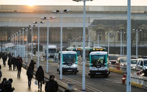 В Париже начали курсировать беспилотные автобусы