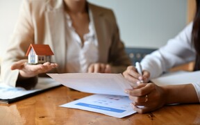 В первом полугодии 2020 по программе физлизинга приобретено 858 квартир