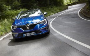 В Renault анонсировали скорую премьеру седана Megane