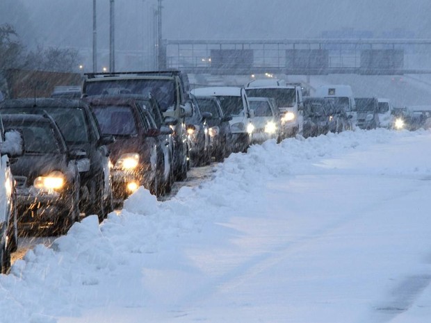 В ряде областей Украины из-за снежных заносов ограничено движение транспорта. ОБНОВЛЯЕТСЯ