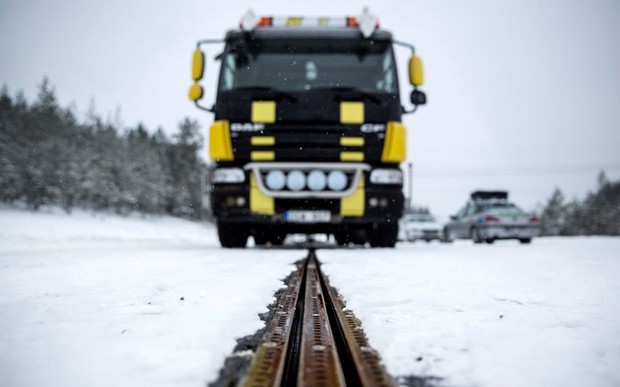 В Швеции появилась дорога, заряжающая электромобили на ходу