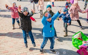 У сквері між вул. Тульською і пр-том Небесної Сотні відкрився дитячий майданчик