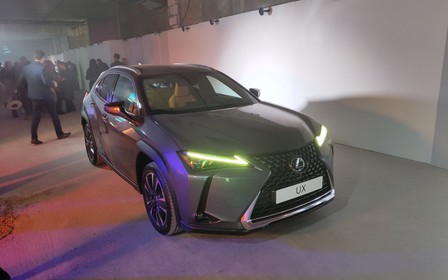 В Украине представили новый Lexus UX