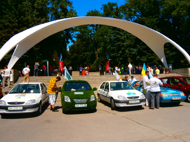 В Украине прошел автопробег «Из прошлого в будущее»