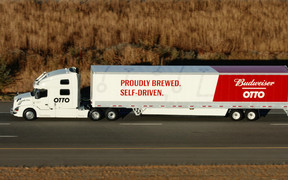 Важный груз: Беспилотный грузовик Volvo провез 50 000 банок пива