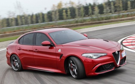 Видео: Alfa Romeo Giulia обошел Porsche Panamera на Северной петле