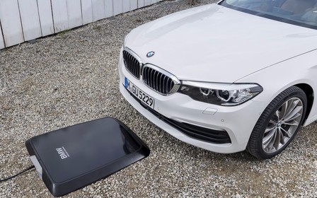 Видео: BMW представила беспроводную зарядку для электрокаров
