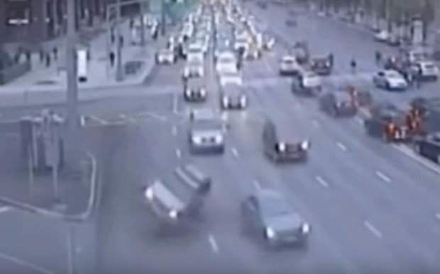 Видео: ехал, никого не трогал, перевернулся! Мистическое ДТП
