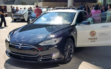 Видео: Электромобиль Tesla Model S собирается служить в полиции