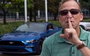 Видео: Ford Mustang получил функцию «хорошего соседа»