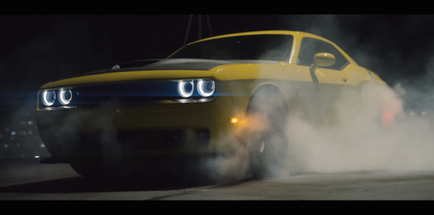 Видео: известный клипмейкер заставил Dodge Challenger дрифтовать в воздухе