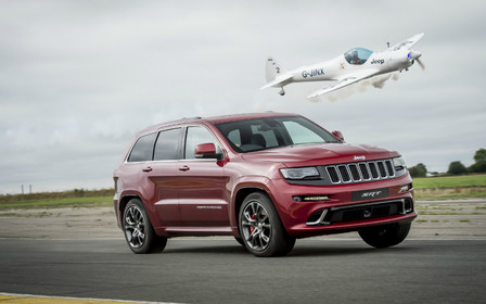 Видео: Jeep Grand Cherokee против самолета